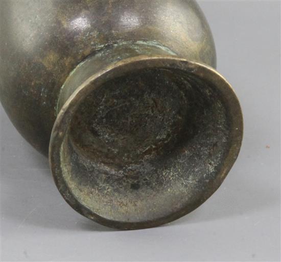 A Chinese bronze vessel, Zhi, Qing dynasty 16cm